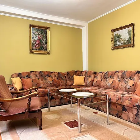 En Apartment- The Heart Of Old Town Apartment
