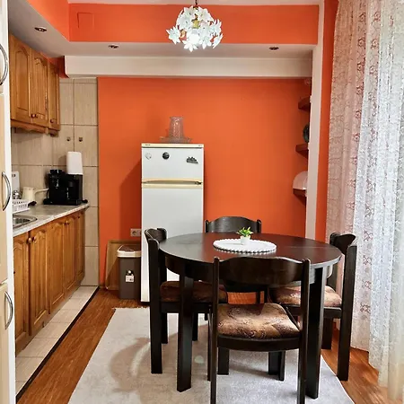 En Apartment- The Heart Of Old Town Apartment